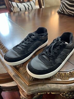 Saucony  casual / athletic shoes